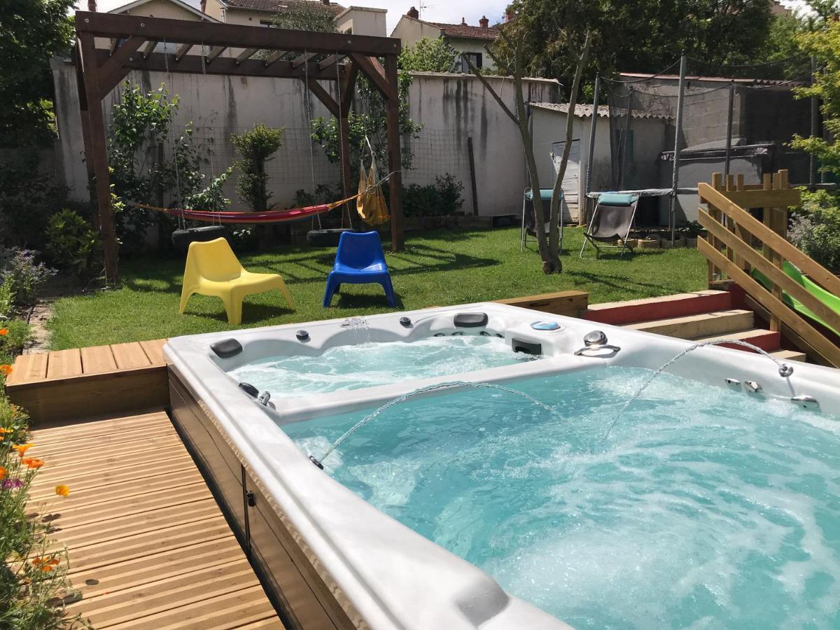Espace Beleverte Bussiere 1 Tamaris Appartement Meuble De 2 Chambres Oullins Dış mekan fotoğraf